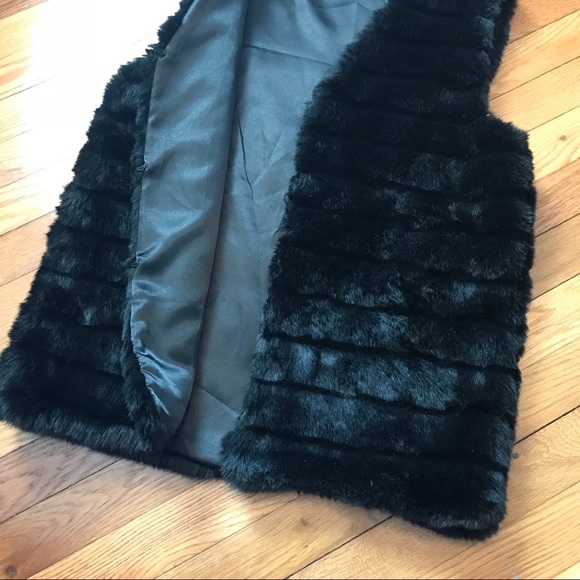 Black Faux Fur Vest - Picture 3 of 6